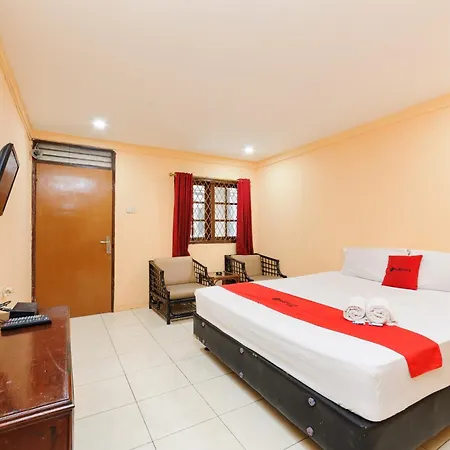 RedDoorz Plus near RSCM Jakarta-3